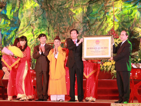 Tham dự lễ khai hội và trao bằng công nhận di tích quốc gia đặc biệt có Phó chủ tịch nước Nguyễn Thị Doan, Phó Thủ tướng Chính phủ Nguyễn Thiện Nhân, cùng nhiều đại diện Lãnh đạo đến từ trung ương, Lãnh đạo tỉnh Quảng Ninh và hàng ngàn du khách thập phương, bà con phật tử trong nước cũng như quốc tế