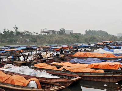 Những chiếc đò đầy hàng là mục tiêu của “Tam Mao”. Những chiếc đò đầy hàng là mục tiêu của “Tam Mao”