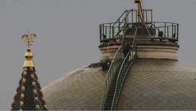 Nóc Điện Kremlin bị máy bay không người lái tấn công hồi tháng 5. (Ảnh: Shutterstock) Nóc Điện Kremlin bị máy bay không người lái tấn công hồi tháng 5. (Ảnh: Shutterstock)