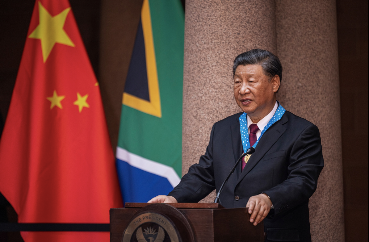 Chủ tịch Trung Quốc Tập Cận Bình phát biểu tại cuộc gặp song phương với lãnh đạo Nam Phi ngày 22/8. (Ảnh: Bloomberg)