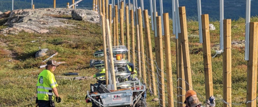 Na Uy làm lại hàng rào để tránh phải bồi thường cho Nga. (Ảnh: AP) Na Uy làm lại hàng rào để tránh phải bồi thường cho Nga. (Ảnh: AP)