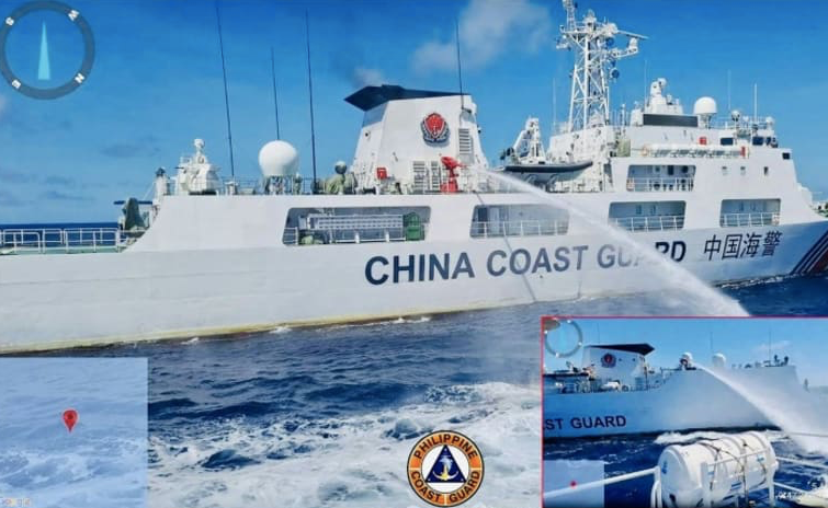 Philippines tố tàu hải cảnh Trung Quốc cản trở và bắn vòi rồng vào tàu tiếp tế. Philippines tố tàu hải cảnh Trung Quốc cản trở và bắn vòi rồng vào tàu tiếp tế.