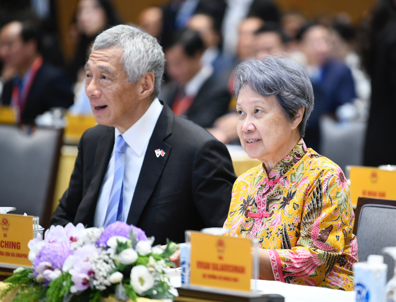Thủ tướng Singapore Lý Hiển Long và Phu nhân Hà Tinh tại hội nghị. (Ảnh: Như Ý) Thủ tướng Singapore Lý Hiển Long và Phu nhân Hà Tinh tại hội nghị. (Ảnh: Như Ý)