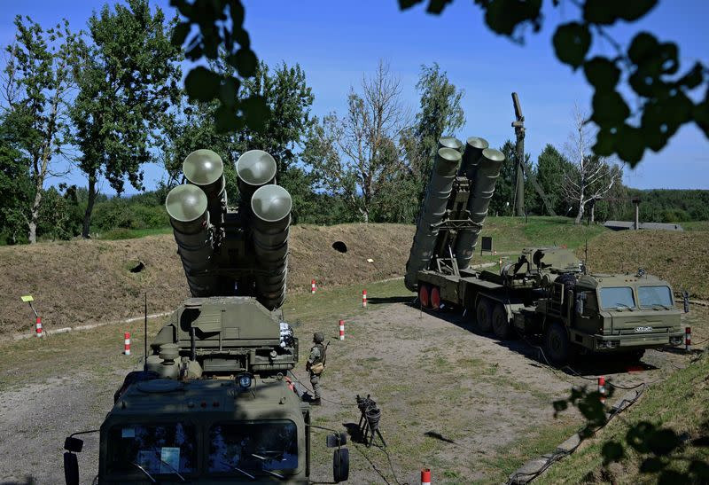 Hệ thống S-400 trong một cuộc huấn luyện ở Kaliningrad. (Ảnh: Reuters) Hệ thống S-400 trong một cuộc huấn luyện ở Kaliningrad. (Ảnh: Reuters)