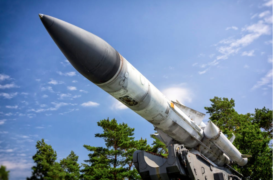 Một hệ thống tên lửa đất đối không S-200. (Ảnh: Getty)