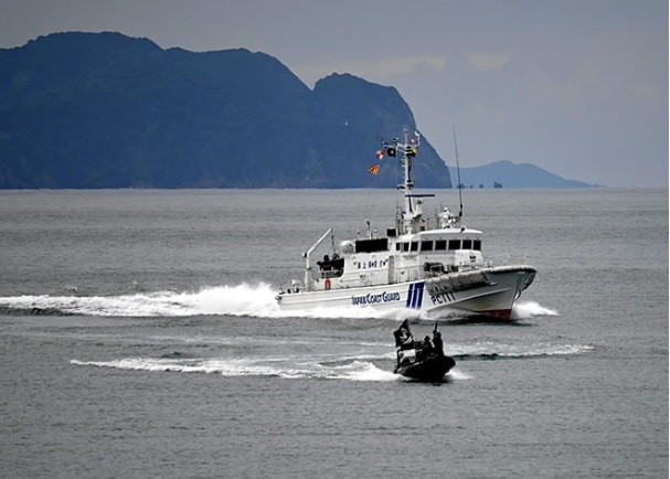 Một tàu tuần tra của Lực lượng Bảo vệ bờ biển Nhật Bản trong đợt diễn tập tháng 10/2022. (Ảnh: Asahi Shimbun) Một tàu tuần tra của Lực lượng Bảo vệ bờ biển Nhật Bản trong đợt diễn tập tháng 10/2022. (Ảnh: Asahi Shimbun)