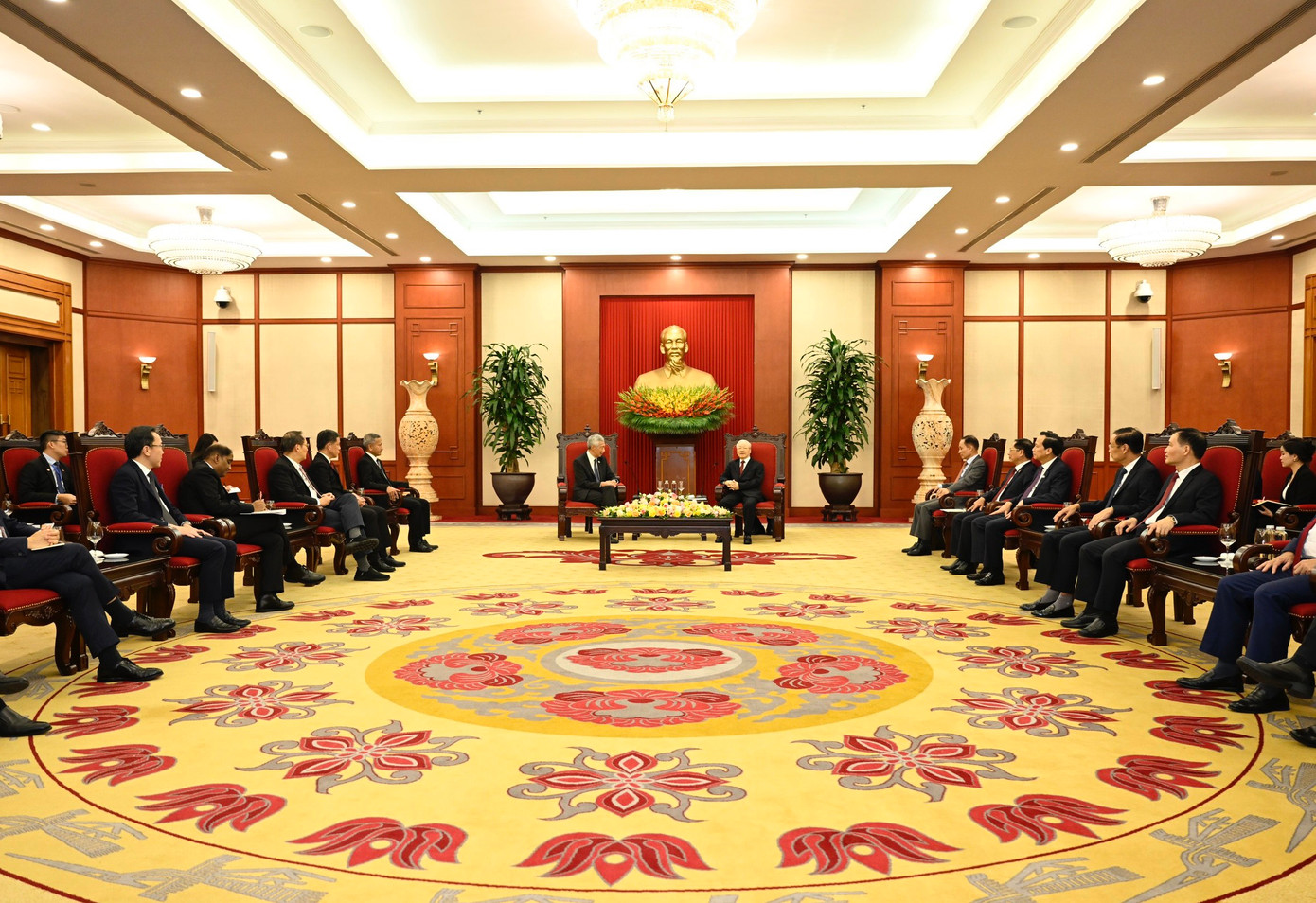 Chuyến thăm của Thủ tướng Singapore Lý Hiển Long diễn ra trong bối cảnh quan hệ Việt Nam - Singapore phát triển tốt đẹp. Hai bên đang xem xét khả năng nâng cấp quan hệ lên Đối tác chiến lược toàn diện. (Ảnh: Như Ý) Chuyến thăm của Thủ tướng Singapore Lý Hiển Long diễn ra trong bối cảnh quan hệ Việt Nam - Singapore phát triển tốt đẹp. Hai bên đang xem xét khả năng nâng cấp quan hệ lên Đối tác chiến lược toàn diện. (Ảnh: Như Ý)