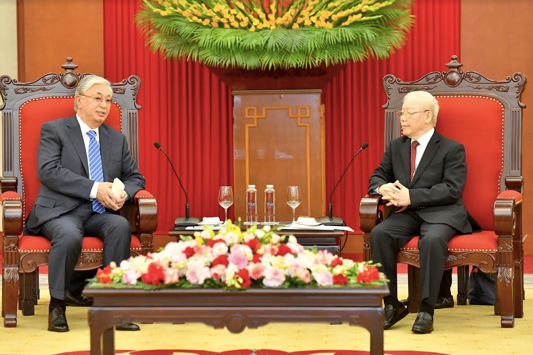 Đây là chuyến thăm Việt Nam đầu tiên của Tổng thống Kassym - Jomart Tokayev kể từ khi ông nhậm chức năm 2019, cũng là chuyến thăm Việt Nam đầu tiên trong 12 năm qua của một tổng thống Kazakhstan. (Ảnh: Khoa Đăng)