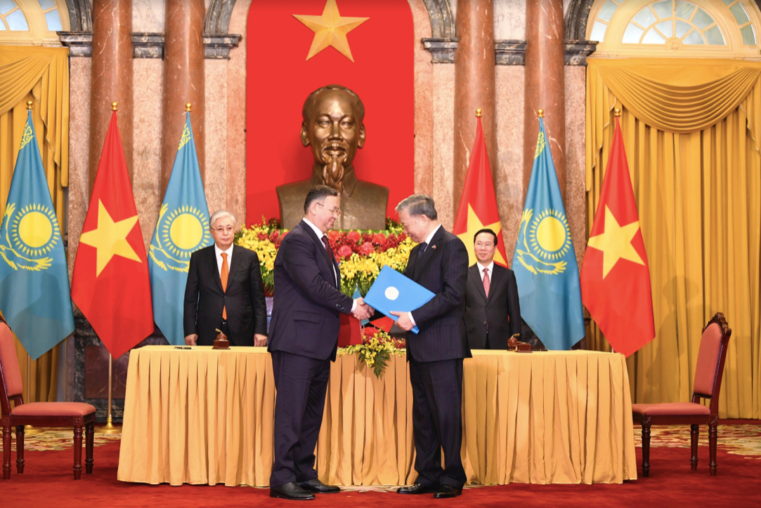 Việt Nam và Kazakhstan ký Hiệp định về chuyển giao người bị kết án phạt tù. (Ảnh: Như Ý)