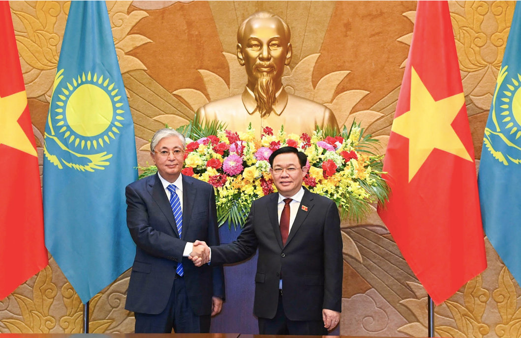 Chủ tịch Quốc hội Vương Đình Huệ và Tổng thống Kazakhstan tại cuộc hội kiến ngày 21/8. (Ảnh: Như Ý)