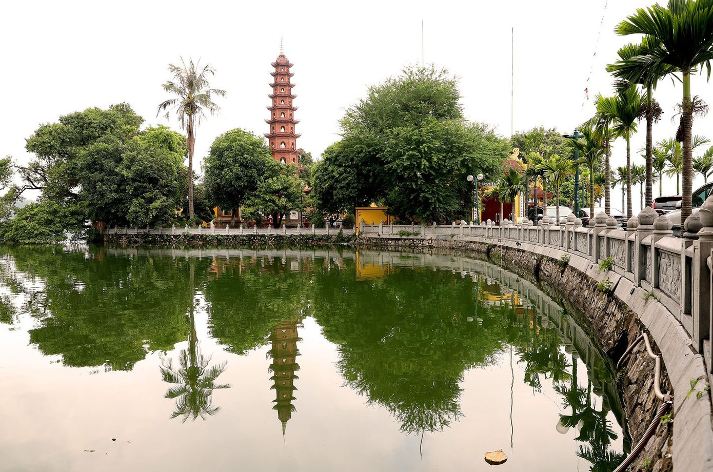 Bức ảnh chụp chùa Trấn Quốc được Thủ tướng Singapore Lý Hiển Long đăng trên trang Facebook cá nhân Bức ảnh chụp chùa Trấn Quốc được Thủ tướng Singapore Lý Hiển Long đăng trên trang Facebook cá nhân