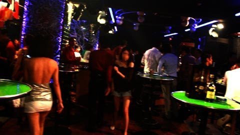 Quán bar ở các vùng giáp ranh luôn tiềm ẩn nguy cơ đụng độ