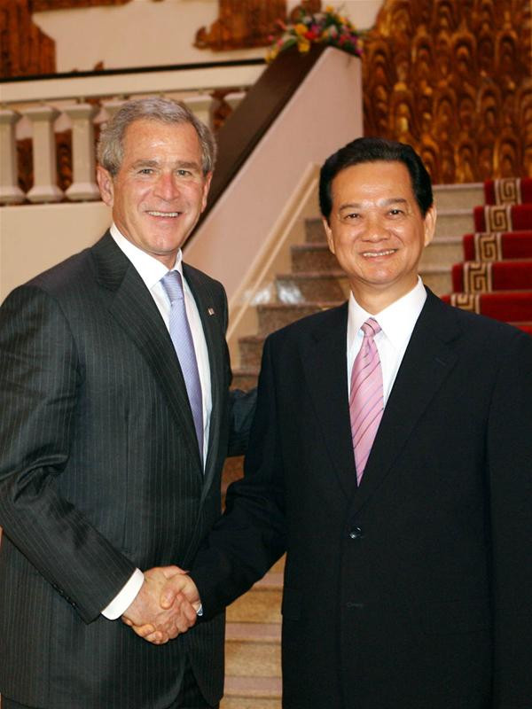 Ngày 17/11/2006, tại Văn phòng Chính phủ, Thủ tướng Nguyễn Tấn Dũng hội kiến Tổng thống Hợp chủng quốc Hoa Kỳ George Bush (Ảnh TTXVN)