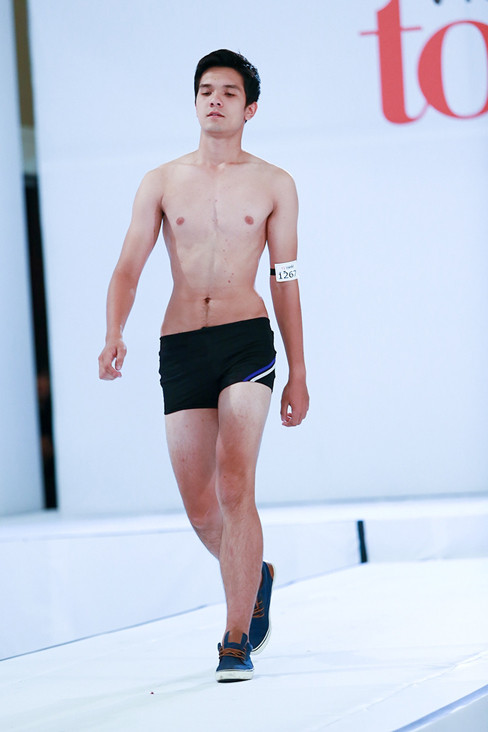 Thí sinh lai Nga tự tin trong phần thi áo tắm