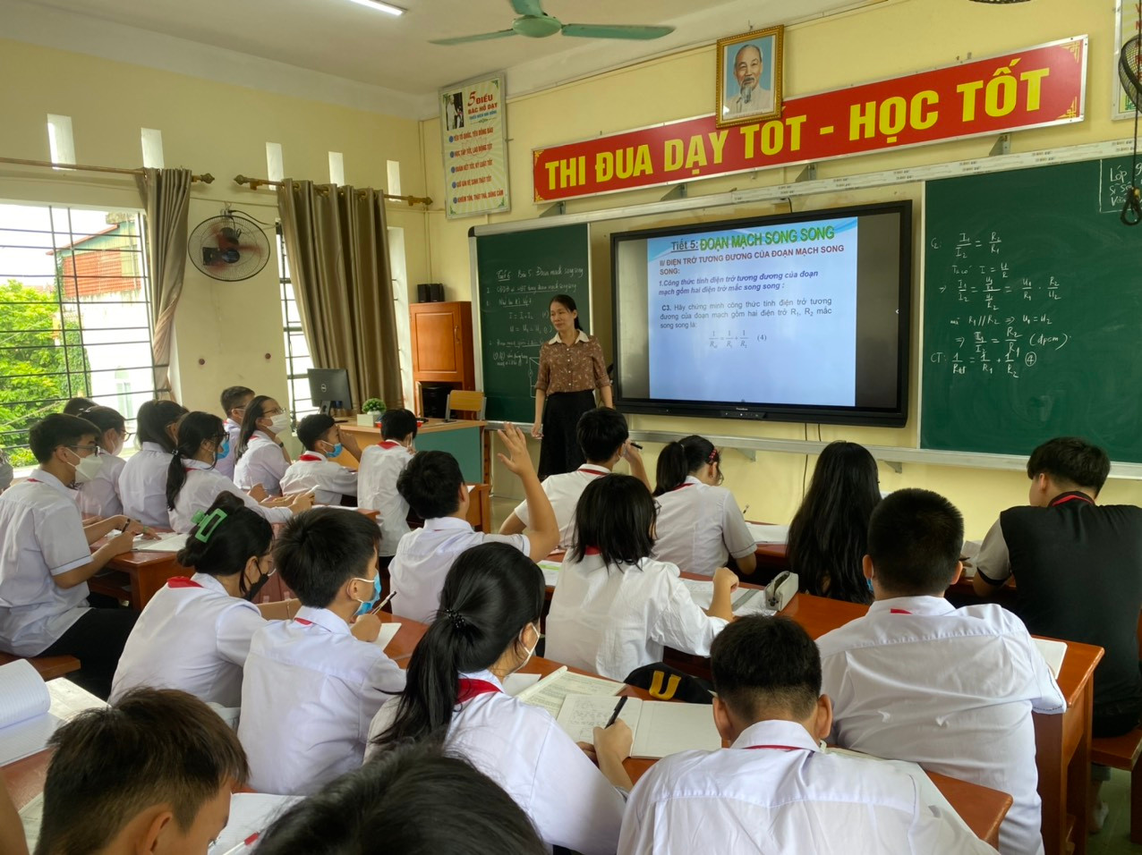 Một giờ học tại Trường THCS Điện Biên (TP Thanh Hoá).