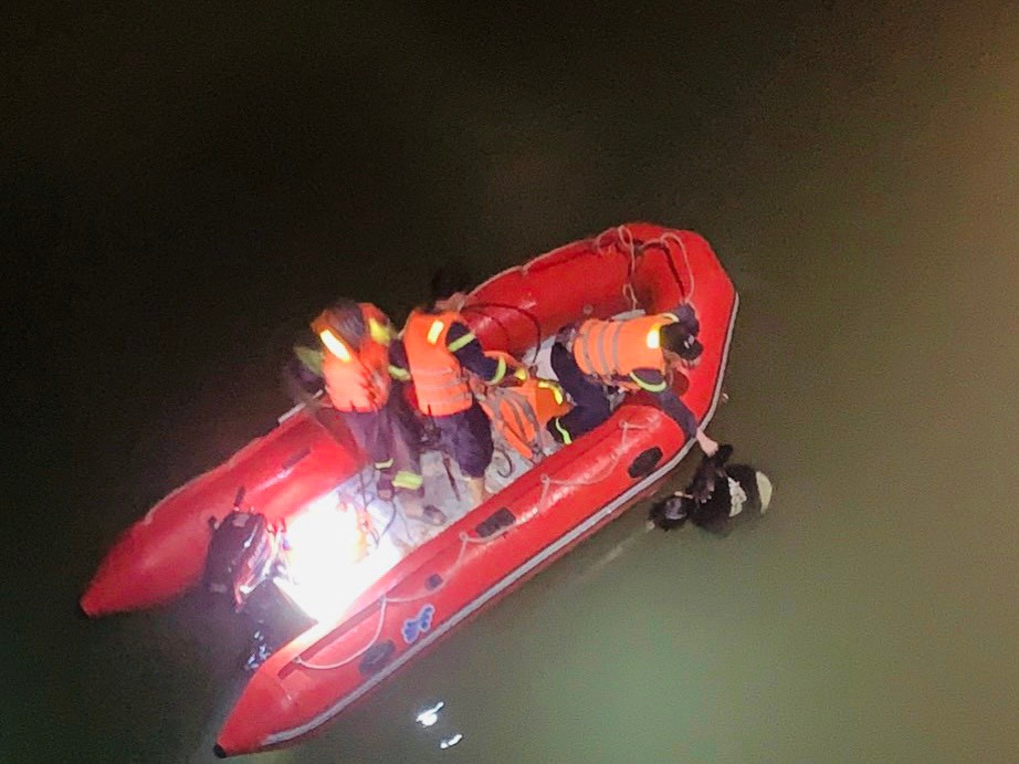 Lực lượng chức năng đã tìm thấy nam sinh bị đuối nước tử vong