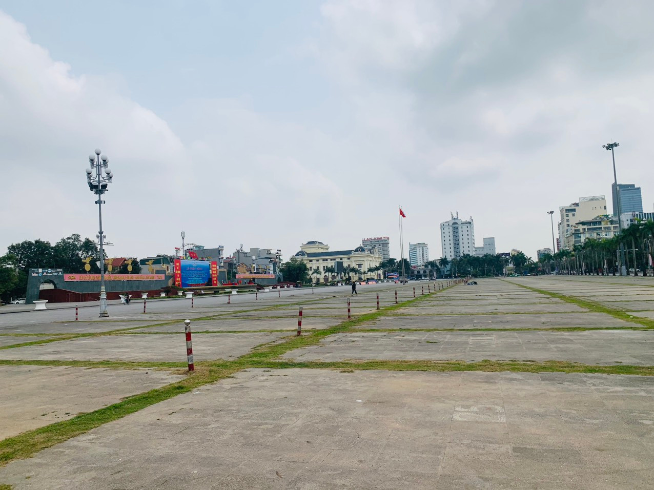 Không gian Quảng Trường