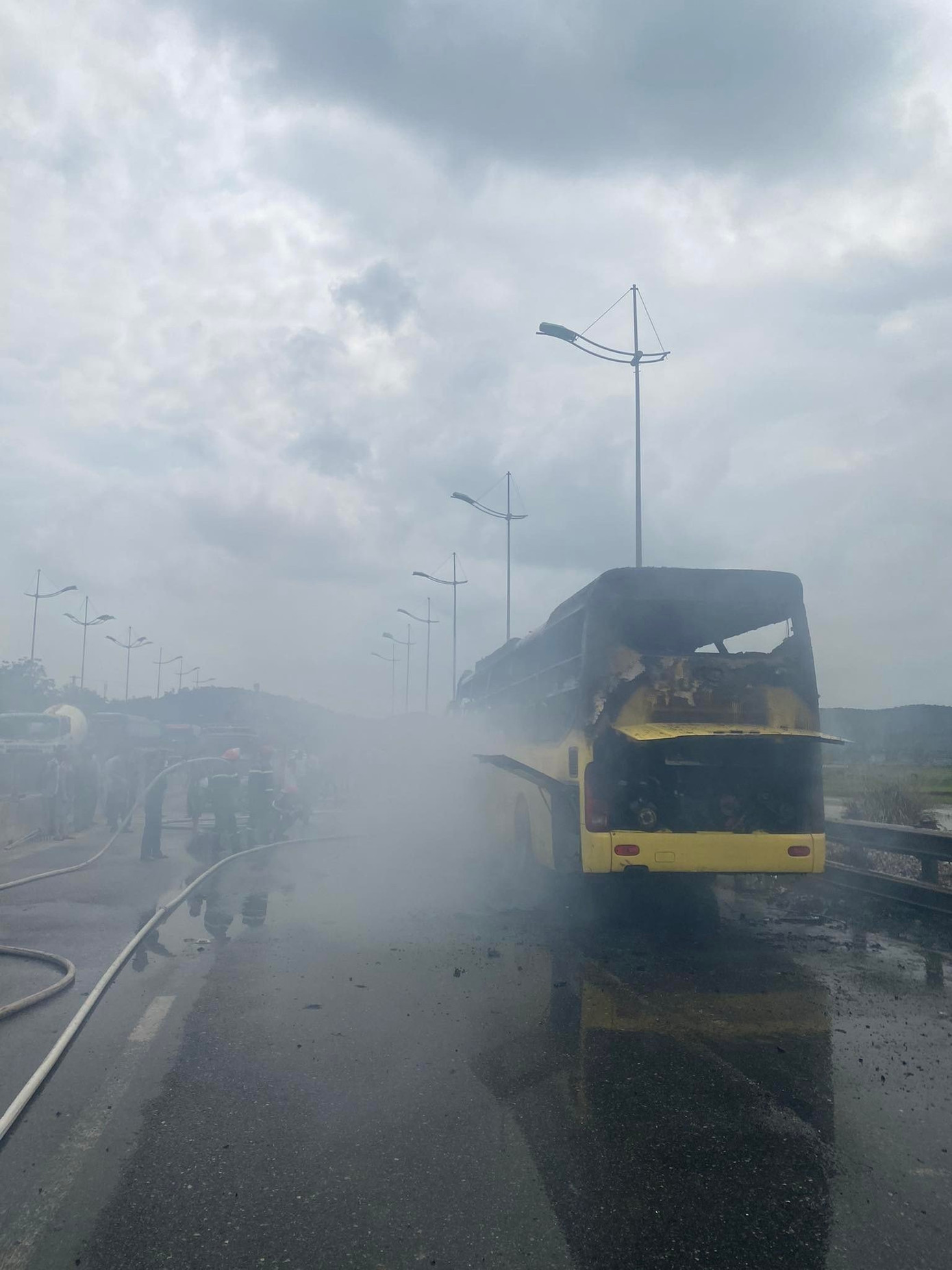 Khói nghi ngút cả khoảng rộng, Khói nghi ngút cả khoảng rộng,