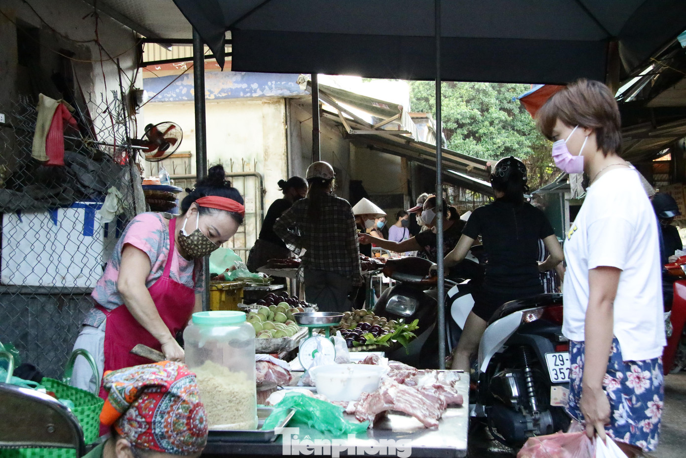 Cụ thể, thời gian đi chợ buổi sáng bắt đầu từ 6 giờ 45 phút đến 7 giờ 45 phút. Buổi chiều từ 15 giờ 30 phút đến 16 giờ 30 phút vào thứ bảy.