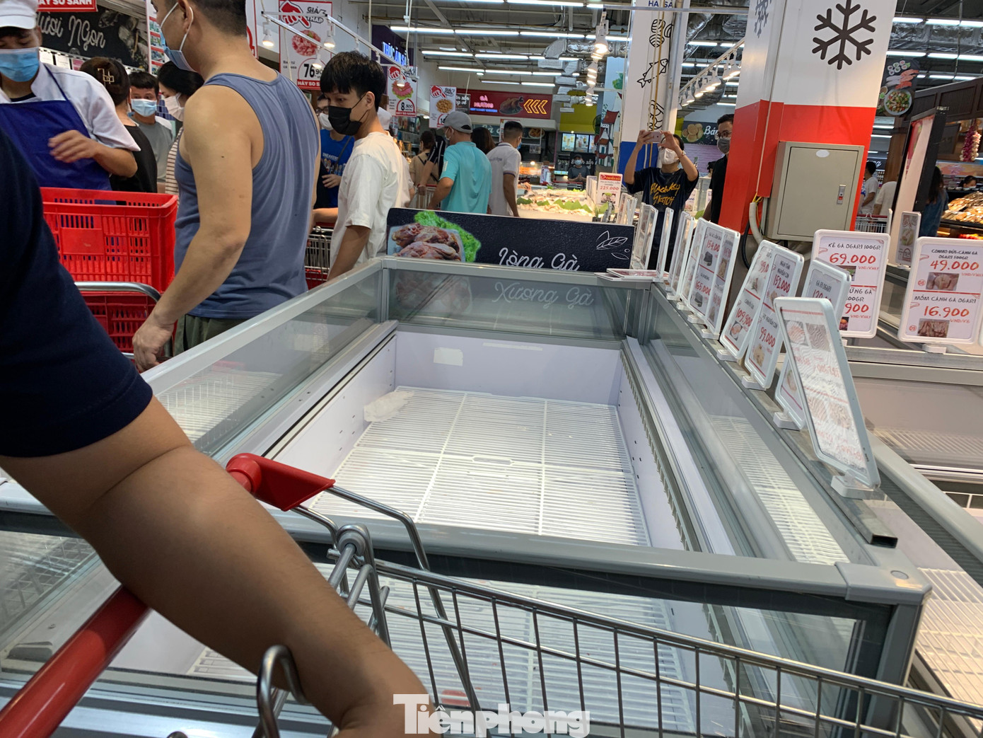 Các thực phẩm đông lạnh hết sạch chỉ trong vài giờ.