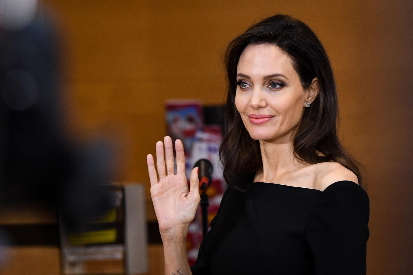 Angelina Jolie xếp thứ 2 trong danh sách “Những phụ nữ được ngưỡng mộ nhất thế giới năm 2021”. Angelina Jolie xếp thứ 2 trong danh sách “Những phụ nữ được ngưỡng mộ nhất thế giới năm 2021”.