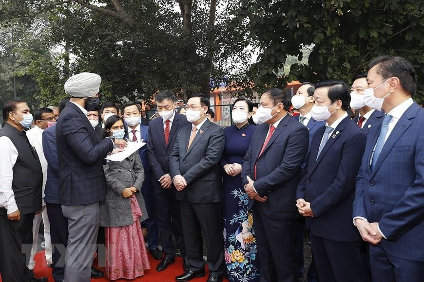 Chủ tịch Quốc hội Vương Đình Huệ nghe giới thiệu về Đại lộ Hồ Chí Minh. (Ảnh: Doãn Tấn/TTXVN) Chủ tịch Quốc hội Vương Đình Huệ nghe giới thiệu về Đại lộ Hồ Chí Minh. (Ảnh: Doãn Tấn/TTXVN)