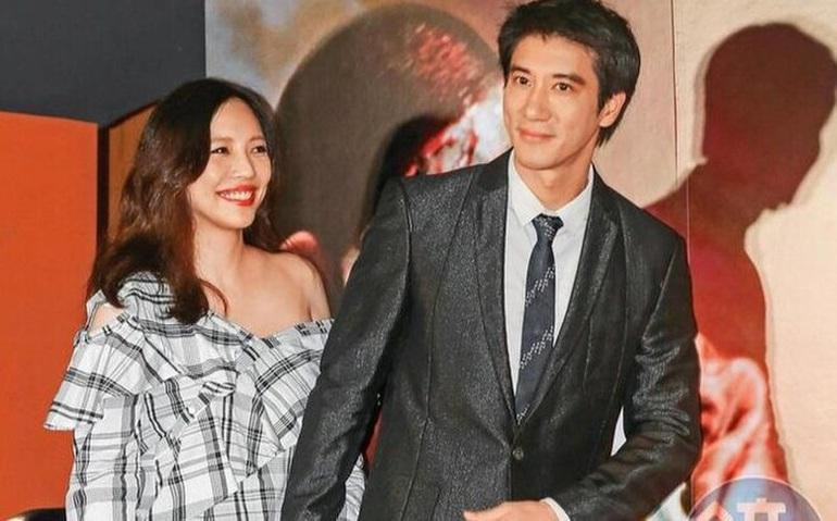 Vương Lực Hoành và Lý Tịnh Lôi chia tay khiến C-biz sững sờ. Vương Lực Hoành và Lý Tịnh Lôi chia tay khiến C-biz sững sờ.