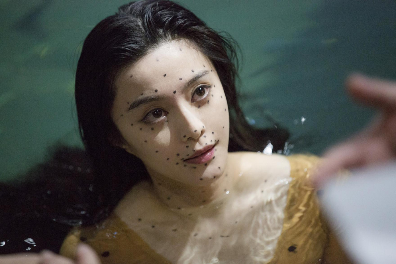 Phạm Băng Băng đóng vai nàng tiên cá trong “The King’s Daughter”.