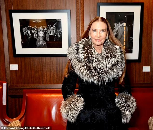 Marilyn Cole là người mẫu khỏa thân đầu tiên của tạp chí Playboy. Marilyn Cole là người mẫu khỏa thân đầu tiên của tạp chí Playboy.