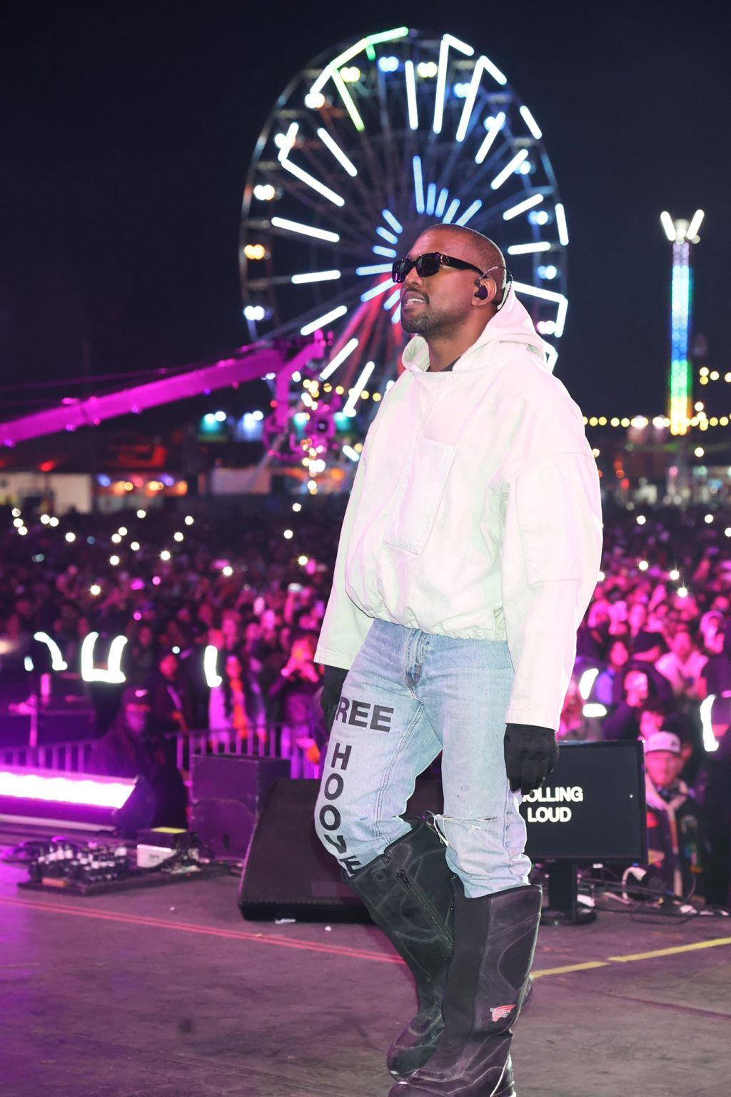 Kanye West bất ngờ xuất hiện tại sự kiện Rolling Loud California để ủng hộ rapper Future.