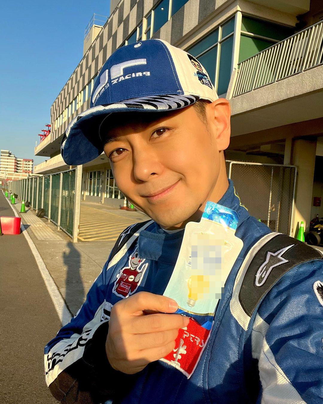 Lâm Chí Dĩnh từ lâu nổi tiếng là "mỹ nam không tuổi" của C-biz. Anh hầu như không thay đổi gì so với thời vào vai Đoàn Dự trong "Thiên long bát bộ" năm 2003. Hiện tại, anh gần như không còn đóng phim, thay vào đó tập trung vào sự nghiệp đua xe và điều hành công ty giải trí. Dù bị mỉa mai "hết thời", Lâm Chí Dĩnh không cần lo lắng vì sở hữu khối tài sản kếch xù lên đến 1,5 tỷ USD.