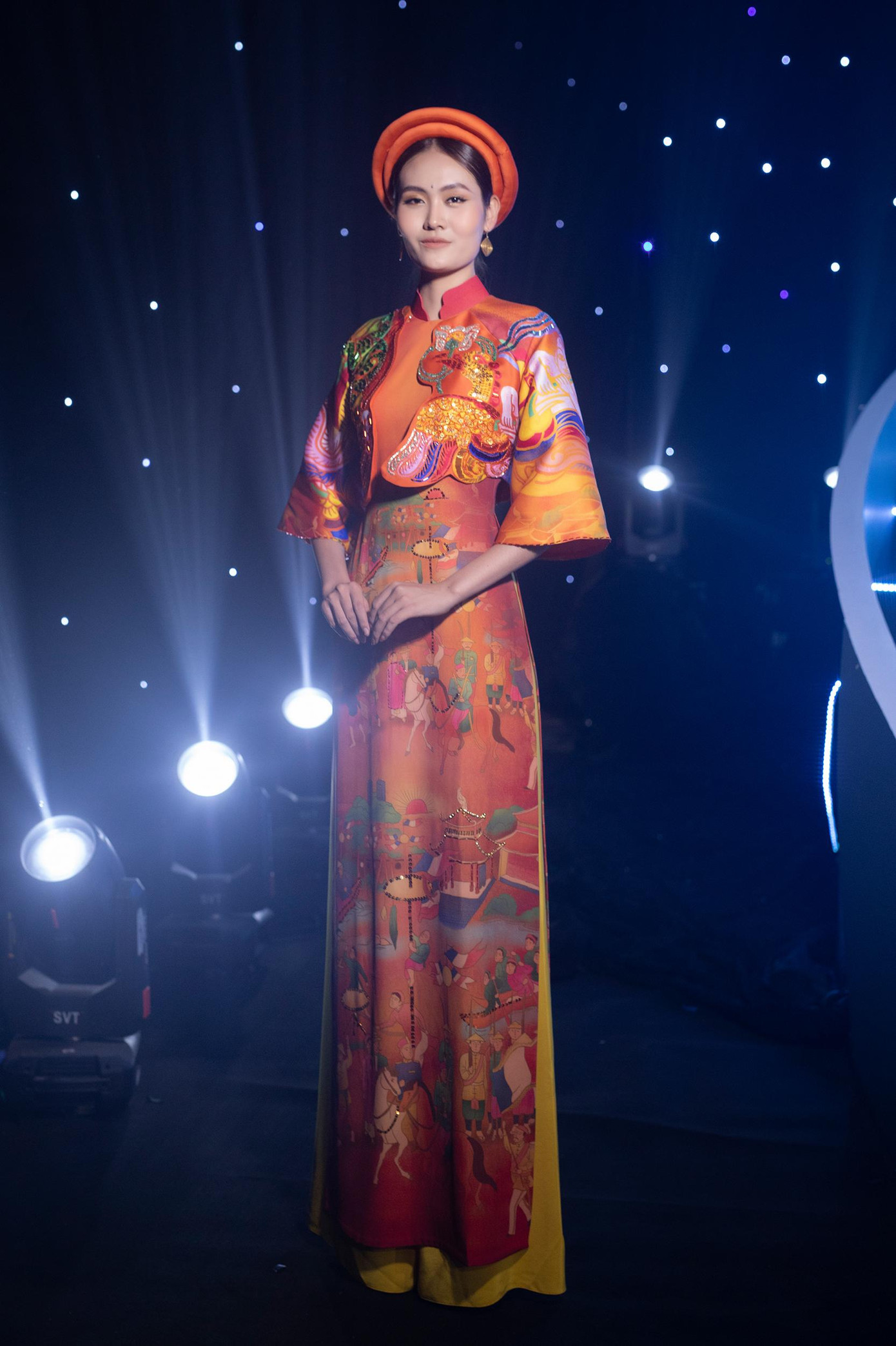 Y Hạ chính là thành viên của team Lương Thuỳ Linh đã giành ngôi vị quán quân cuộc thi The Next Face Vietnam vào hôm 19/12 vừa qua. Y Hạ chính là thành viên của team Lương Thuỳ Linh đã giành ngôi vị quán quân cuộc thi The Next Face Vietnam vào hôm 19/12 vừa qua.