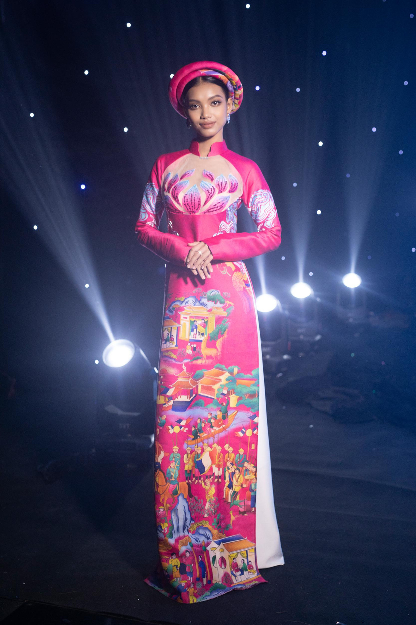 H’Vi Ktla luôn nổi bật bởi làn da ngăm và gương mặt vô cùng cá tính của mình. H’Vi Ktla luôn nổi bật bởi làn da ngăm và gương mặt vô cùng cá tính của mình.