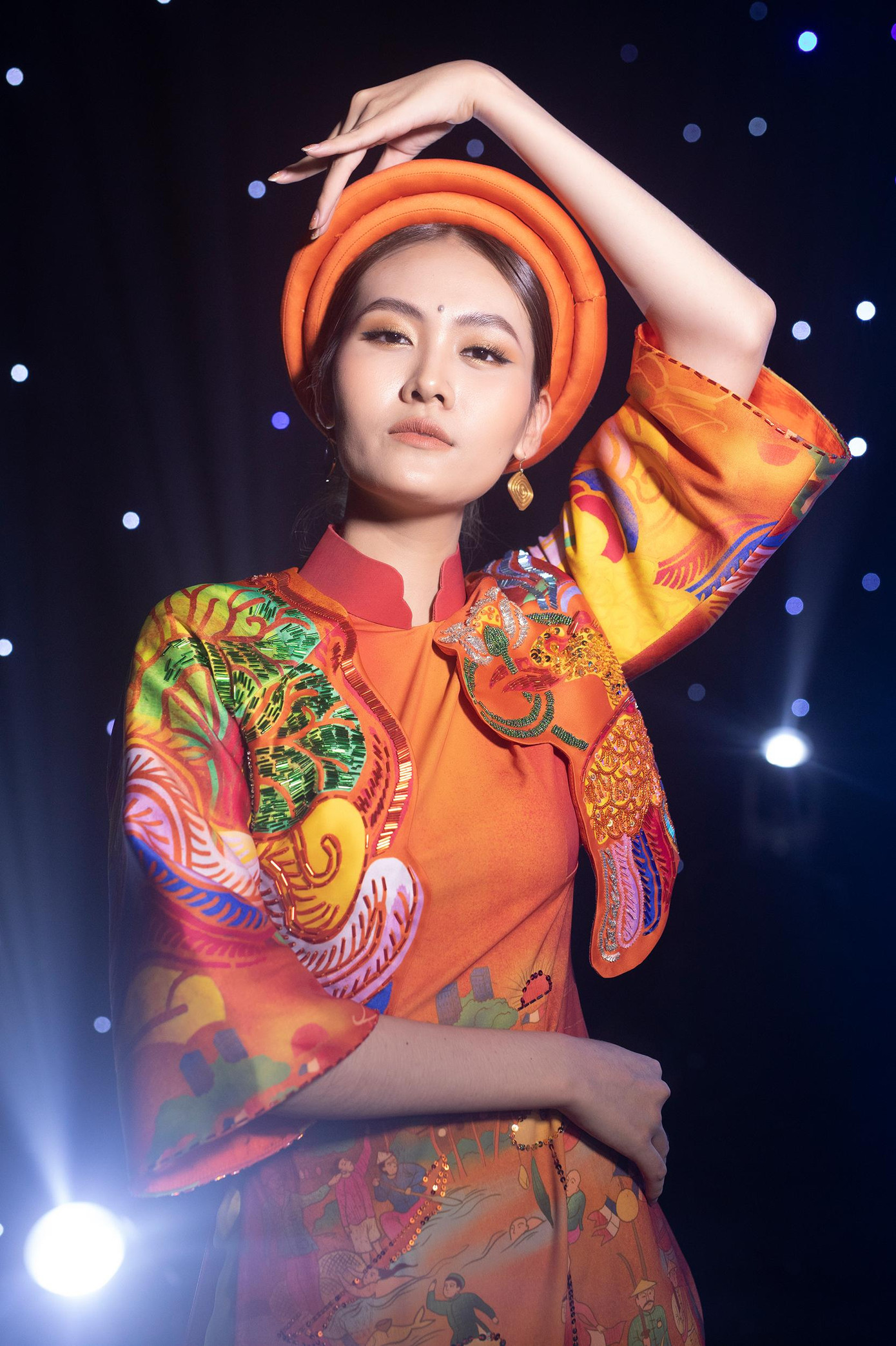 Y Hạ được đánh giá là một nhân tố đầy mới mẻ của làng thời trang Việt. Y Hạ được đánh giá là một nhân tố đầy mới mẻ của làng thời trang Việt.