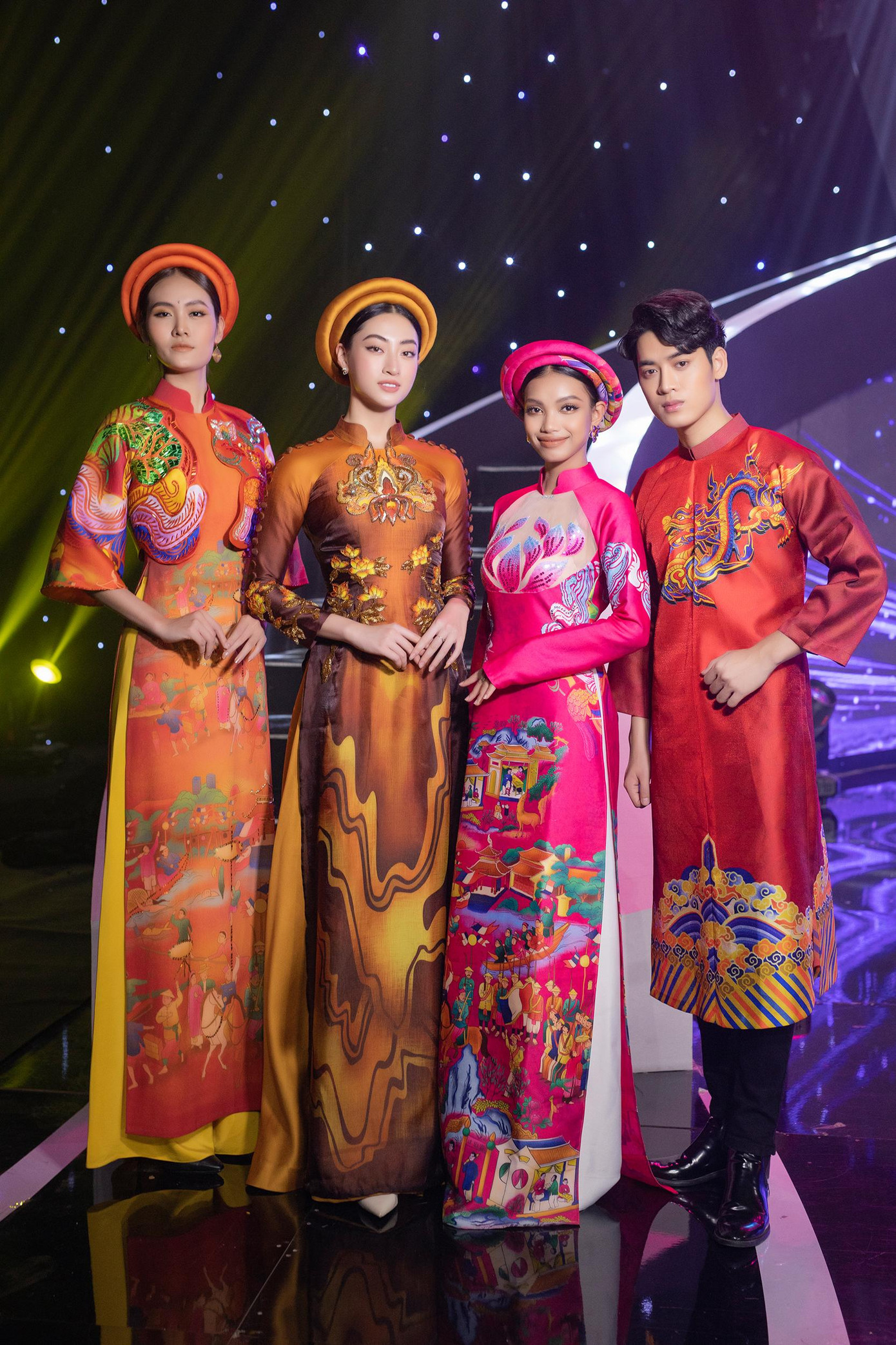 Mới đây, Lương Thùy Linh tiết lộ cô sẽ cùng dàn “trò cưng” xuất hiện trong chương trình Chào Xuân Mới cùng hội chị em Hoa Á hậu của mình. Đặc biệt, team Lương Thùy Linh sẽ cùng diện trang phục áo dài vô cùng ấn tượng và rực rỡ sắc màu. Mới đây, Lương Thùy Linh tiết lộ cô sẽ cùng dàn “trò cưng” xuất hiện trong chương trình Chào Xuân Mới cùng hội chị em Hoa Á hậu của mình. Đặc biệt, team Lương Thùy Linh sẽ cùng diện trang phục áo dài vô cùng ấn tượng và rực rỡ sắc màu.