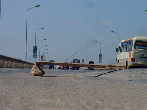 Khoảng cách lỗi lõm lên tới 30cm