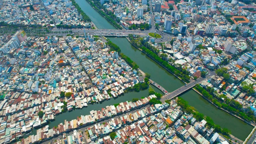 Hiện nay các địa phương đang đưa ra phương án bồi thường cho dự án rạch Xuyên Tâm. Ảnh: NGUYỄN TIẾN