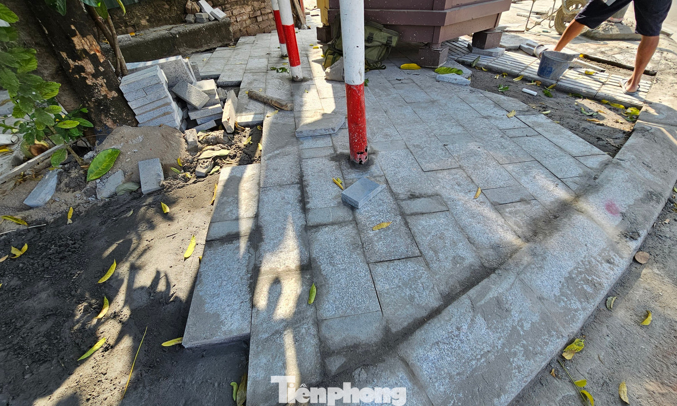 Theo kế hoạch, toàn bộ vỉa hè bằng gạch 2 bên tuyến đường Ô Chợ Dừa - Hoàng Cầu với chiều dài hơn 500 sẽ được "khoác áo mới" bằng đá tự nhiên.