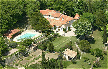 Cơ ngơi tại Pháp. Cơ ngơi tại Pháp