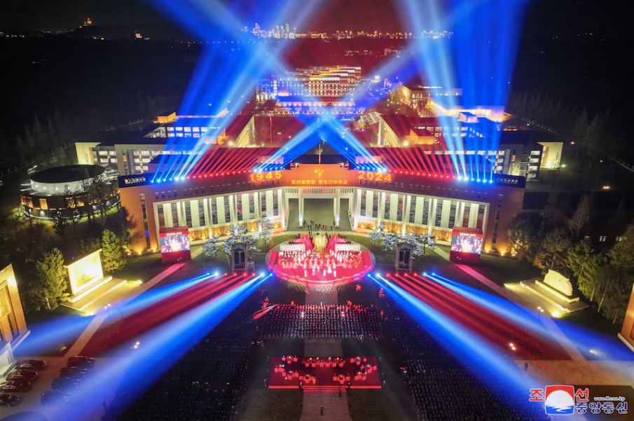 Buổi biểu diễn kỷ niệm 79 năm thành lập Đảng Lao động Triều Tiên. (Ảnh: KCNA) Buổi biểu diễn kỷ niệm 79 năm thành lập Đảng Lao động Triều Tiên. (Ảnh: KCNA)