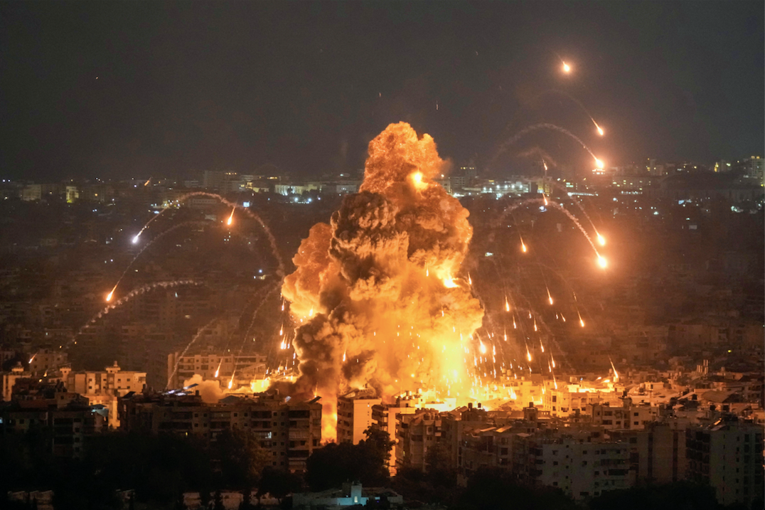 Một cuộc không kích của Israel vào ngoại ô thủ đô Beirut của Li-băng, ngày 6/10. (Ảnh: AP) Một cuộc không kích của Israel vào ngoại ô thủ đô Beirut của Li-băng, ngày 6/10. (Ảnh: AP)