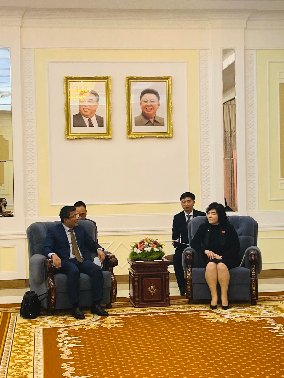 Thứ trưởng Thường trực Nguyễn Minh Vũ và Thứ trưởng Ngoại giao Triều Tiên Pak Sang Gil. (Ảnh: Mofa)