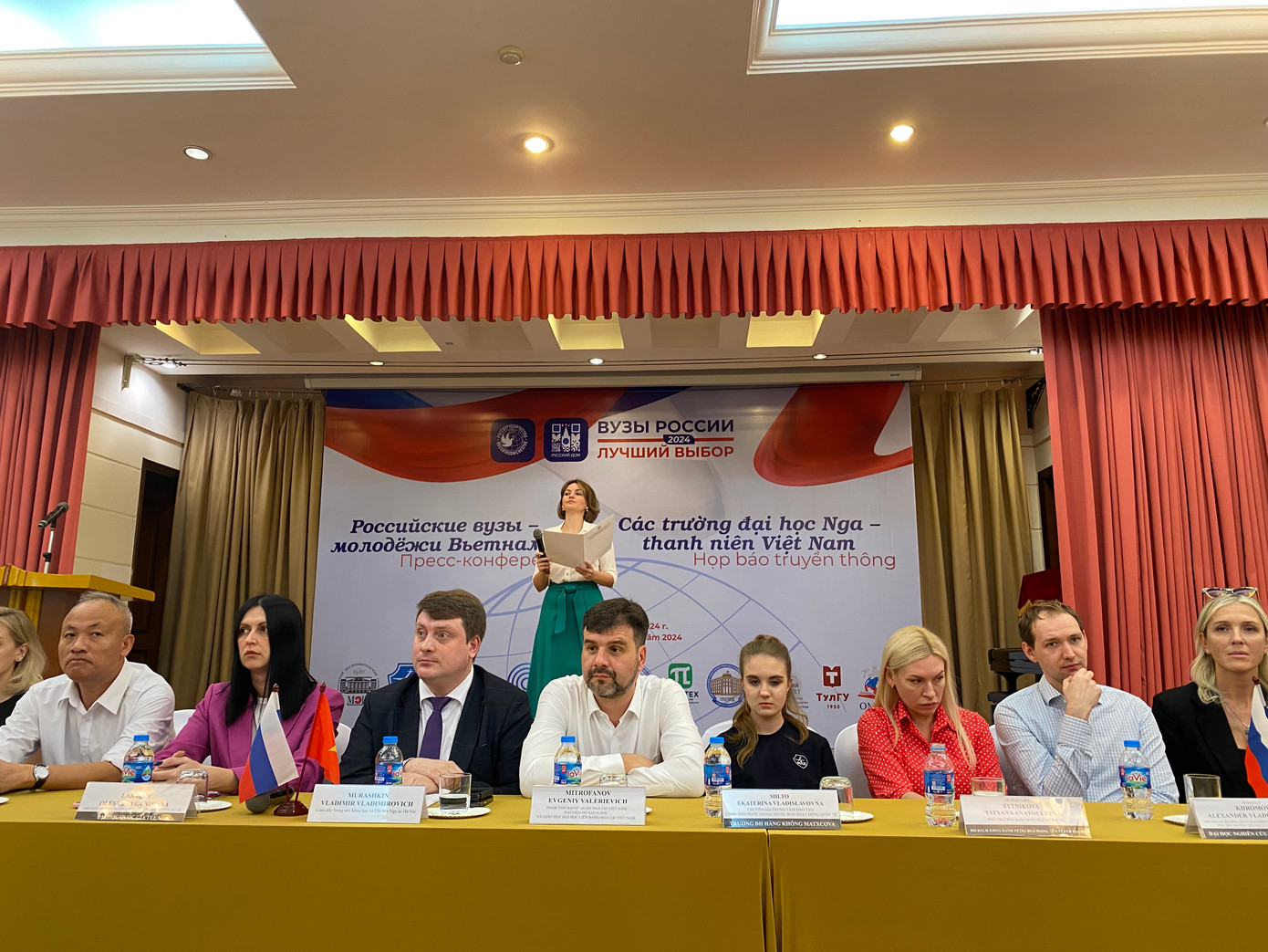 Đại diện các trường đại học Nga tại buổi gặp mặt báo chí ở Hà Nội, ngày 24/10. (Ảnh: Thu Loan) Đại diện các trường đại học Nga tại buổi gặp mặt báo chí ở Hà Nội, ngày 24/10. (Ảnh: Thu Loan)