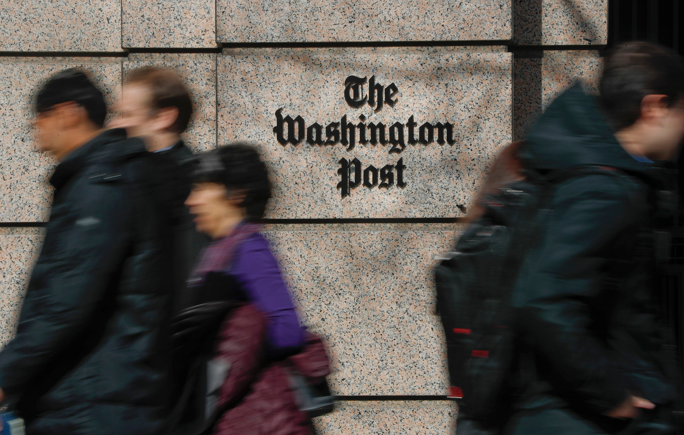 Logo của Washington Post bên ngoài toà soạn ở Washington. (Ảnh: AP) Logo của Washington Post bên ngoài toà soạn ở Washington. (Ảnh: AP)