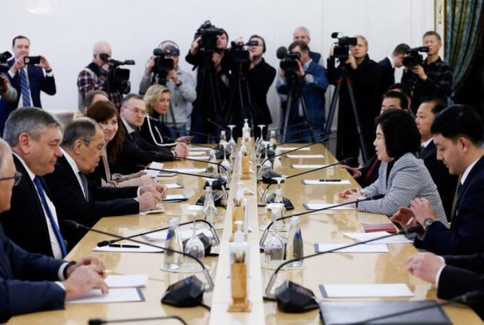 Ngoại trưởng Nga Sergei Lavrov gặp người đồng cấp Triều Tiên Choe Son Hui tại Mátxcơva, ngày 16/1. (Ảnh: Reuters)