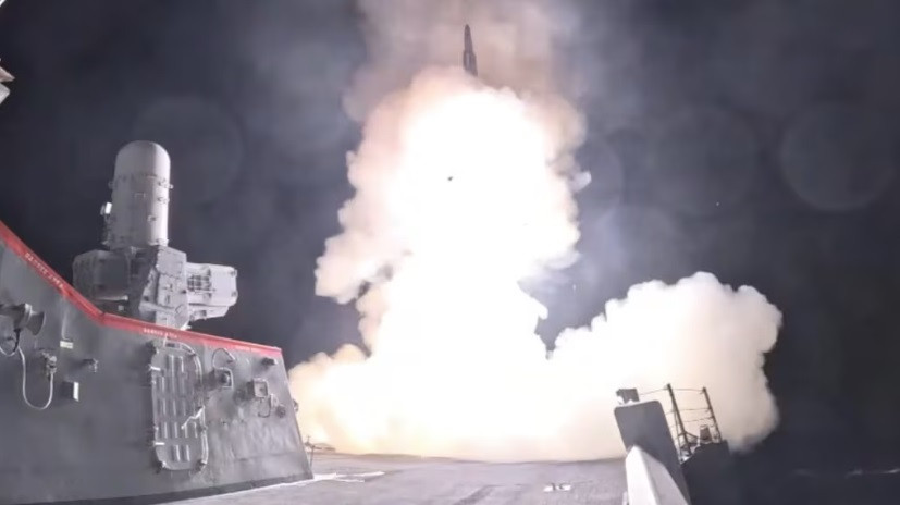 Tàu chiến Bulkeley của Hải quân Mỹ chặn tên lửa đạn đạo của Iran bắn vào Israel, ngày 1/10. (Ảnh: US Navy)