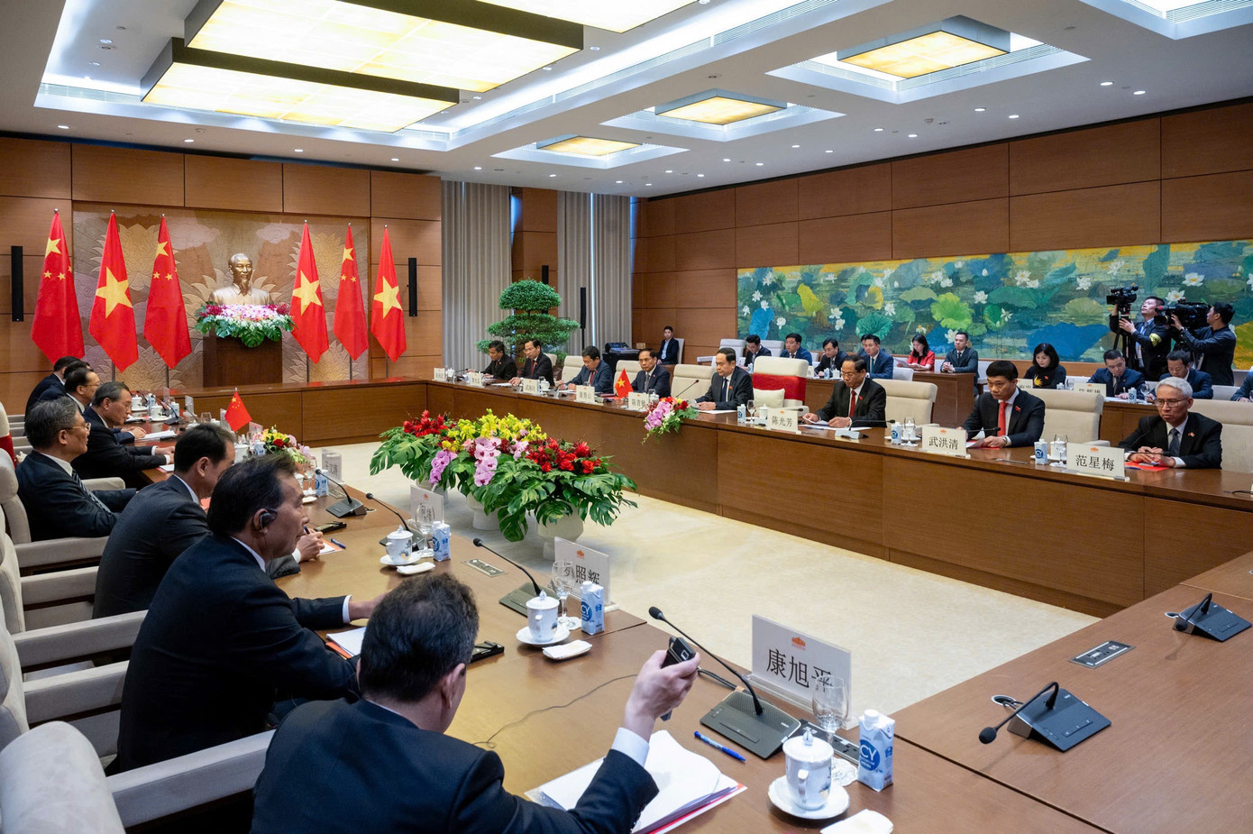 Chủ tịch Quốc hội Trần Thanh Mẫn hội kiến Thủ tướng Trung Quốc Lý Cường. (Ảnh: Phạm Thắng)