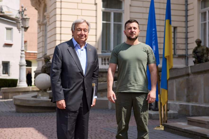 Tổng thống Ukraine và Tổng Thư ký Liên Hợp Quốc trong cuộc gặp năm 2022. (Ảnh: Reuters)