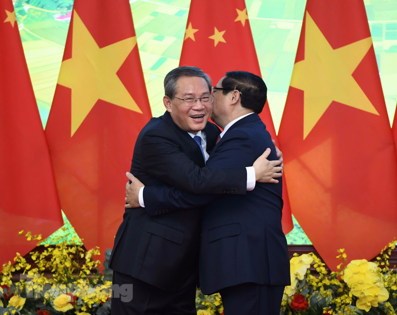 Thủ tướng Phạm Minh Chính và Thủ tướng Trung Quốc Lý Cường chụp ảnh chung trước cuộc hội đàm ngày 13/10. (Ảnh: Như Ý) Thủ tướng Phạm Minh Chính và Thủ tướng Trung Quốc Lý Cường chụp ảnh chung trước cuộc hội đàm ngày 13/10. (Ảnh: Như Ý)