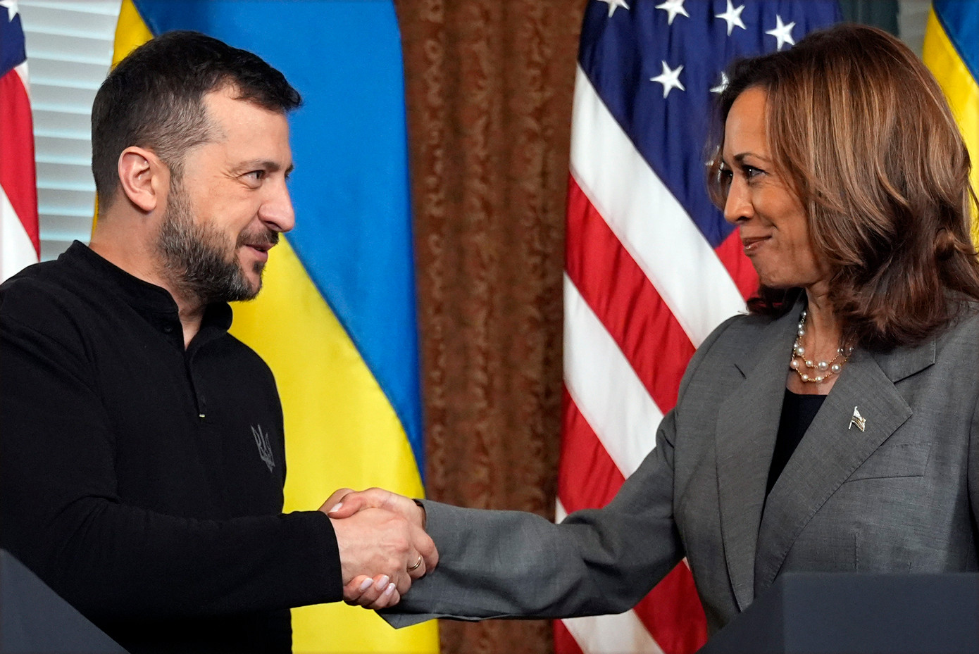 Tổng thống Ukraine Volodymir Zelensky trong cuộc gặp bà Kamala Harris khi đến Mỹ vào tháng 9. (Ảnh: AP) Tổng thống Ukraine Volodymir Zelensky trong cuộc gặp bà Kamala Harris khi đến Mỹ vào tháng 9. (Ảnh: AP)